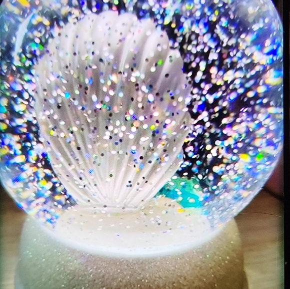 BEAUTIFUL MERIAD 3 WICK CANDLE HOLDER. NEW COMES IN ORIGINAL BOX. SOLD OUT!✨️✨️ - Picture 6 of 8